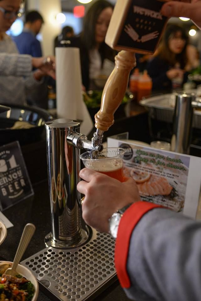 roastkitchennyc's tweet photo. Pour it up! 🍺 https://t.co/mdWAthL8il