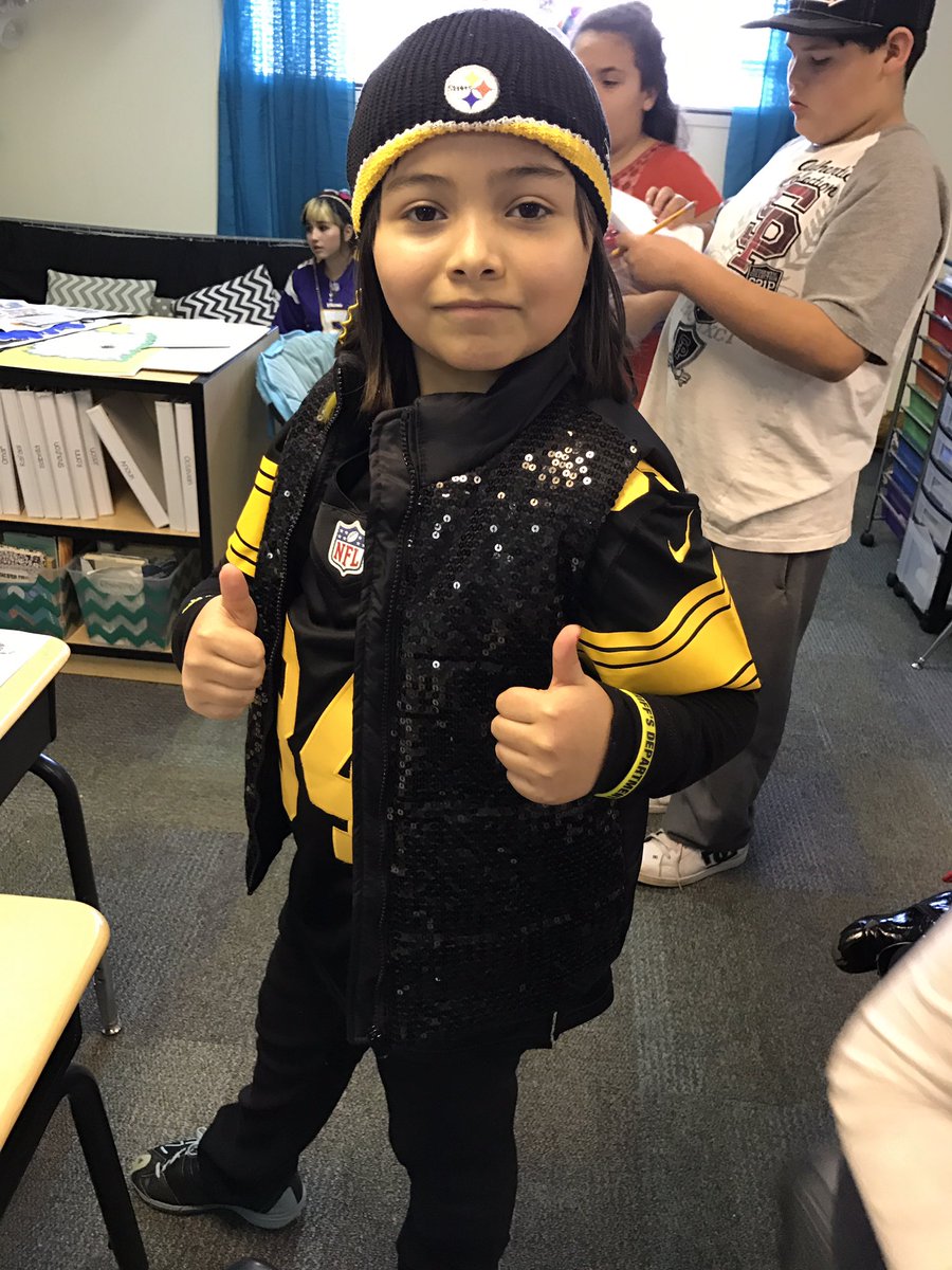 mrsnavasclass's tweet photo. Excited about Super Bowl lunch today! @ABQschools @ZuniEagles https://t.co/xSEz6vT0rU