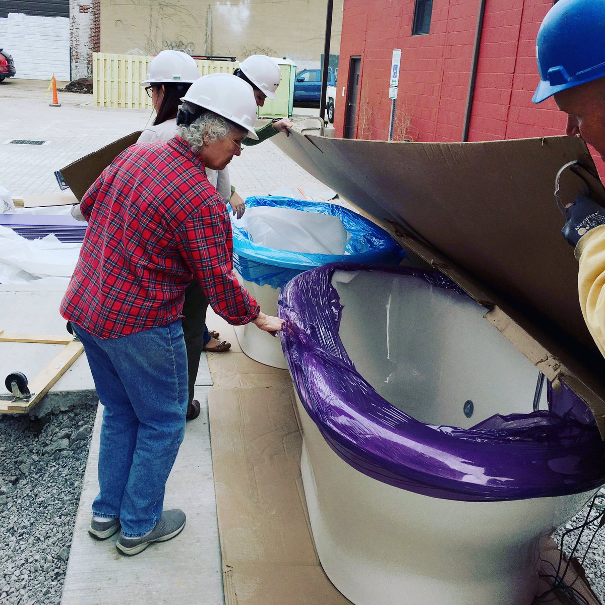 MidwifeCenter's tweet photo. Nurse Diana on the scene for birth tub delivery day! #hardhatstyle #transformTMC #waterbirth https://t.co/ZBdOlN6ngu