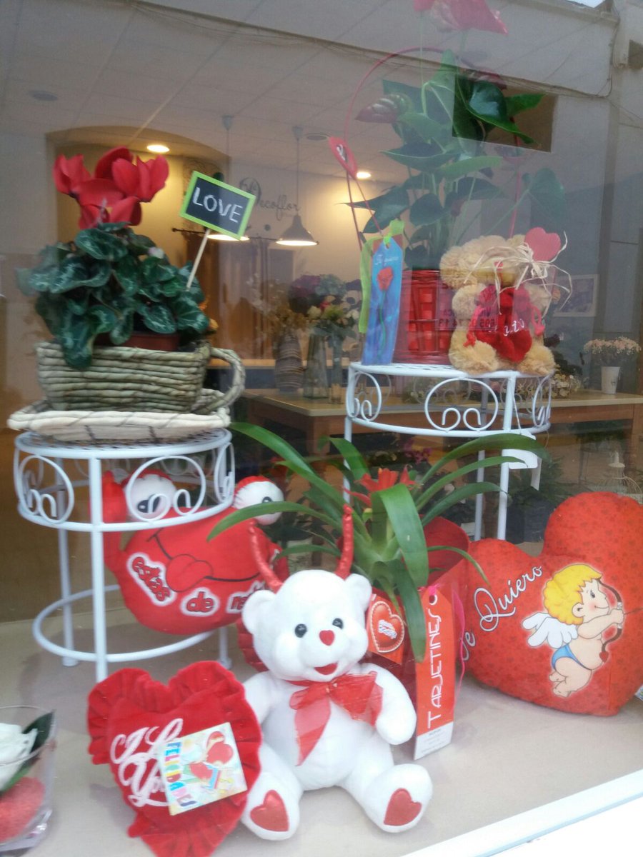 decoflor_'s tweet photo. No queda nada para #SanValentin y en #Decoflor ya estamos preparados. Ven a la nueva tienda y haz tu encargo! #love #amor #flores https://t.co/74O84G6jti