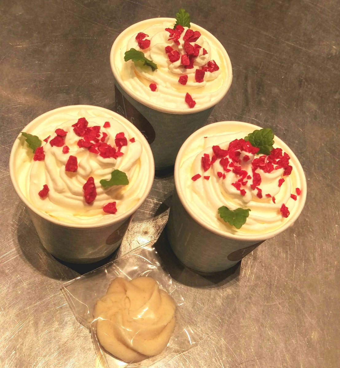 VJRedlon's tweet photo. .@CityFood_mag I am at @Bel_Cafe drinking the worst hot chocolate to be honest #hotchocolatefest #roseperfume #tasteslikesoap #notgood https://t.co/R30BzYygtC
