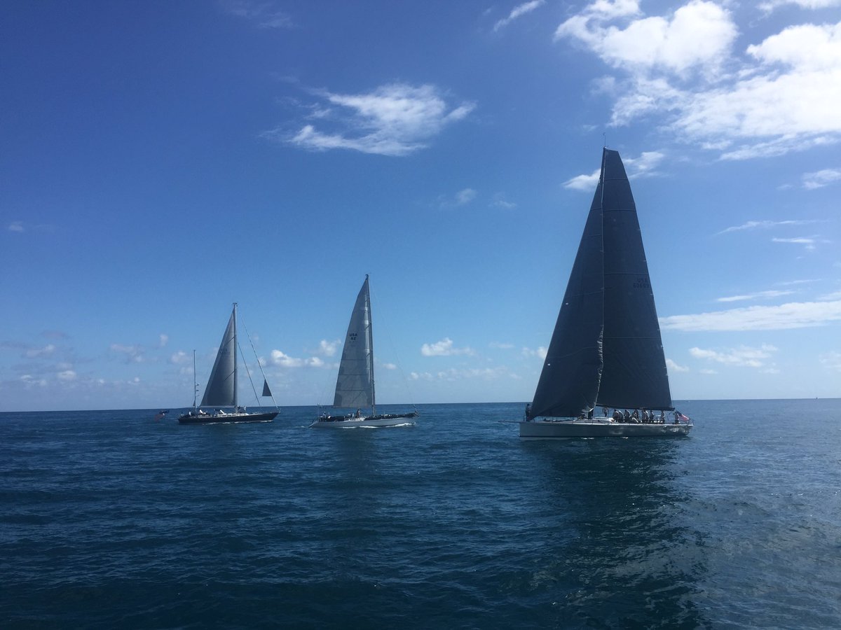 MoBayRace's tweet photo. Fleet gathering at the starting area #pcup2017 https://t.co/u8xyChYifp