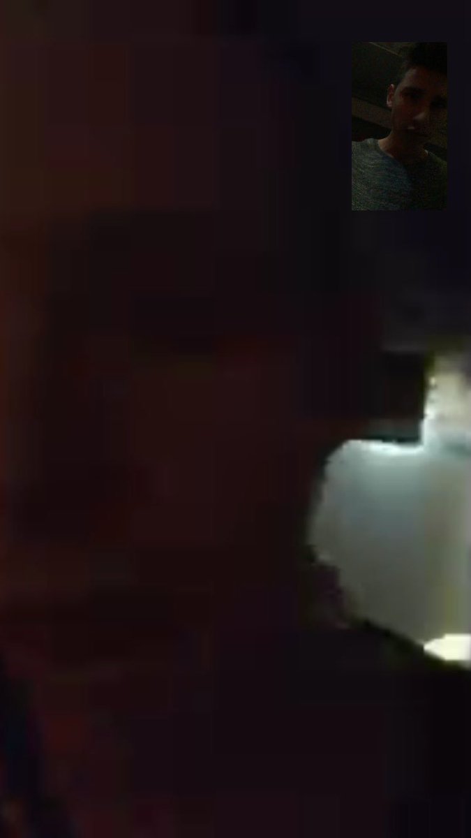 herelukas's tweet photo. Als wir um 5 Uhr morgens im Club waren und ein Kumpel von der Tanzfläche aus auf Facetime angerufen hat😂war 10 meter entfernt aber egal haha https://t.co/fQrm4My5On