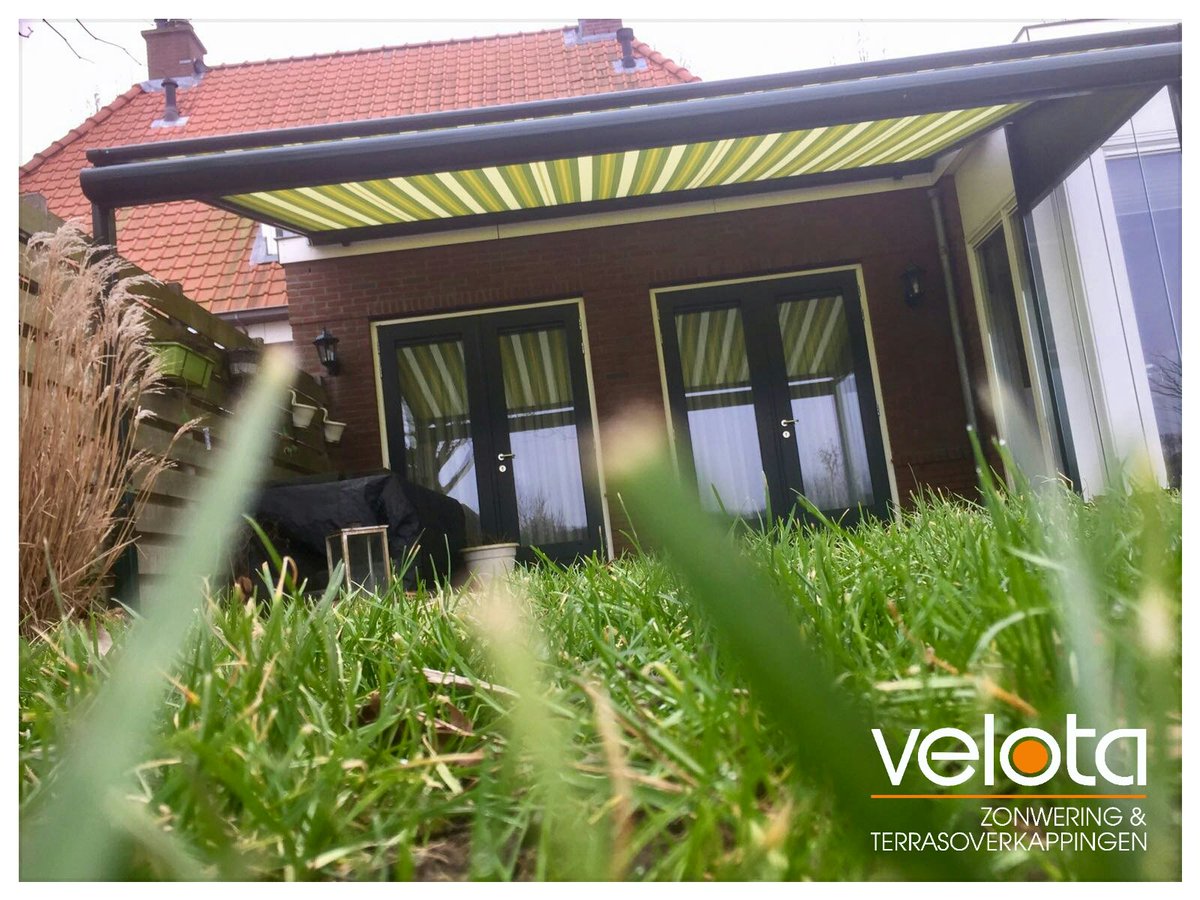 De tuin wordt langzaam weer groen. Op naar het voorjaar. We hebben er zin in. Deze klant is goed voorbereid. #zonwering #hoofddorp #terras