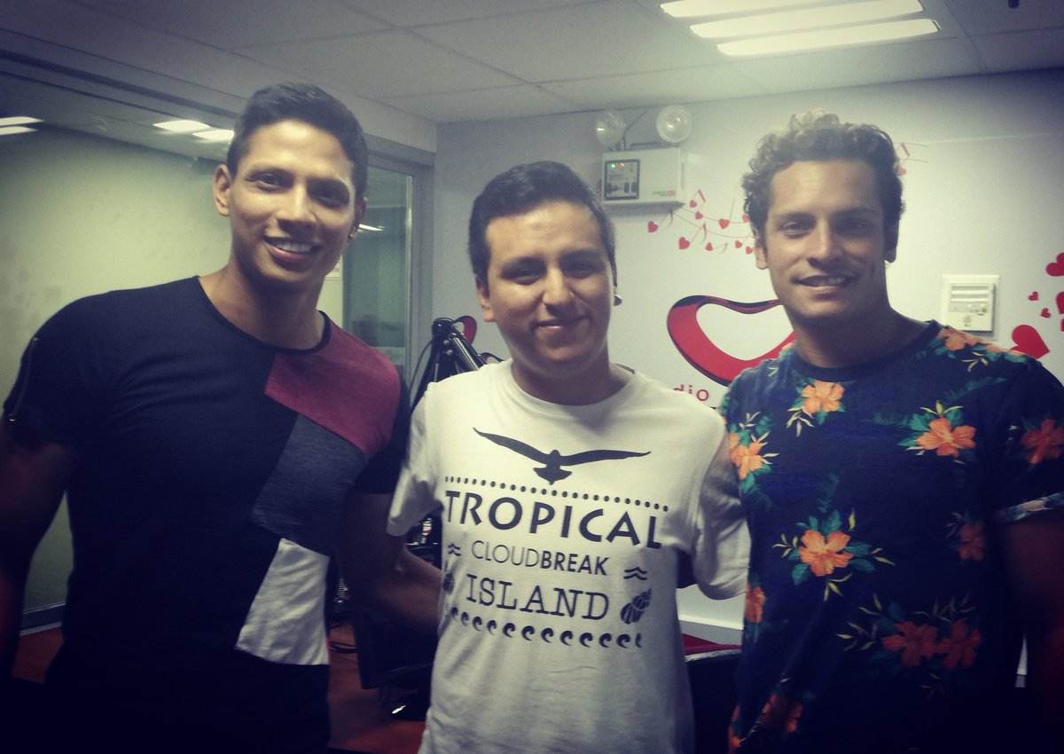 BrianErick's tweet photo. Con los chicos de la novela #SoloUnaMadre (#AndreSilva y #NikkoPonce) que estuvieron con @angiepalomino en @RadioCorazonPe ... ✌ https://t.co/rxuTEjUCcm