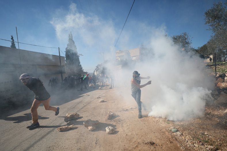 telesurenglish's tweet photo. The Palestinian people won't silently accept Netanyahu's reinvigorated colonial offensive. #freepalestine https://t.co/TK4zLG7PlO https://t.co/zMOtYyKcT4