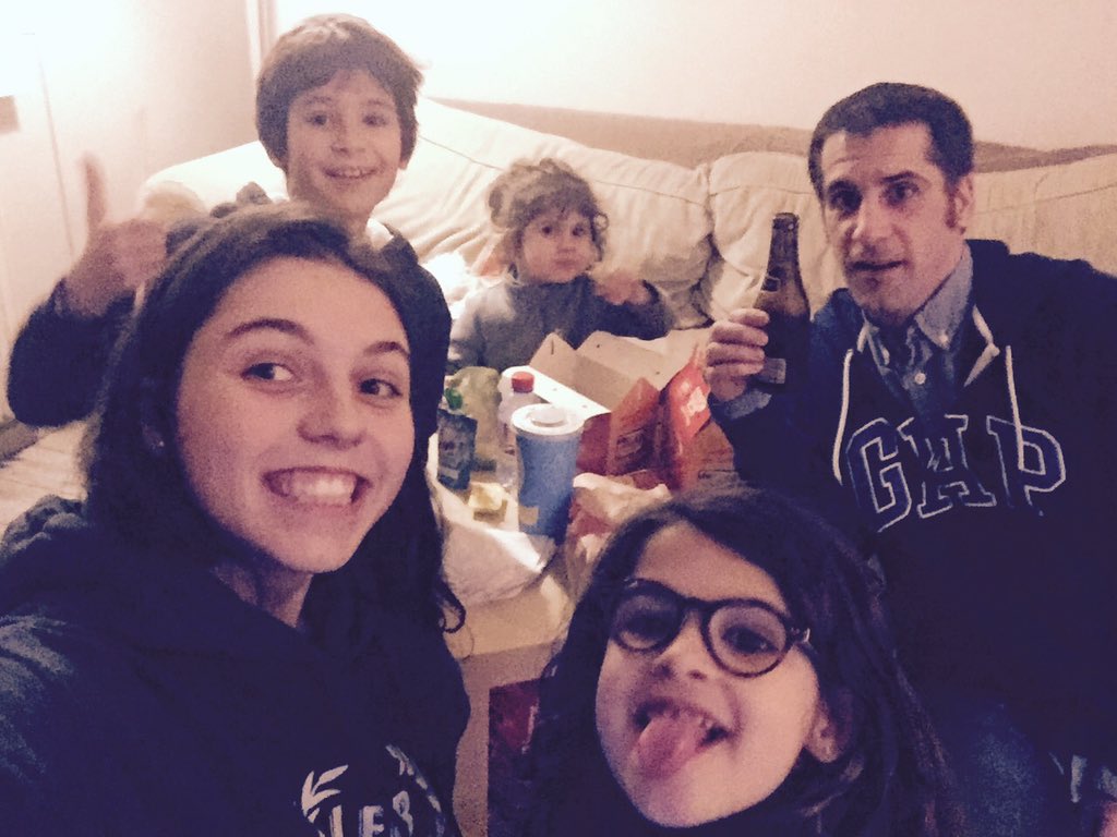 myvon09's tweet photo. @jnatur11 @celianleocat @titivent @AllanOllivier la babysitter est la ! @jemeprepare @potdedepartallan ! https://t.co/Cmkxsmv7fd