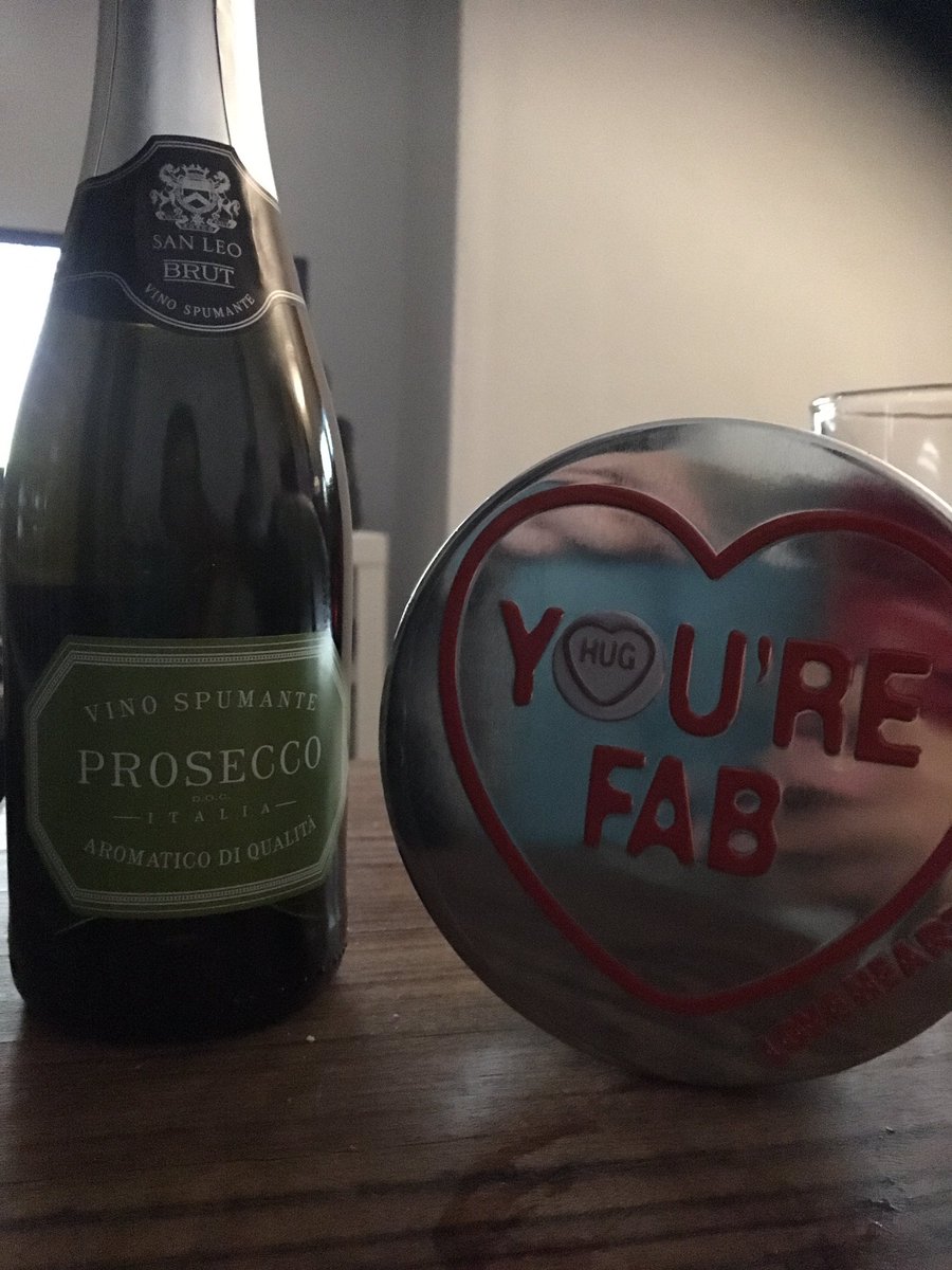 ChicharraSmile's tweet photo. When parents are so lush you can't cope 💕💕 #love #TeachingIsCaring
Regalo de unos padres tras ayudar a su hija con problemas respiratorios https://t.co/poQd7tk58P