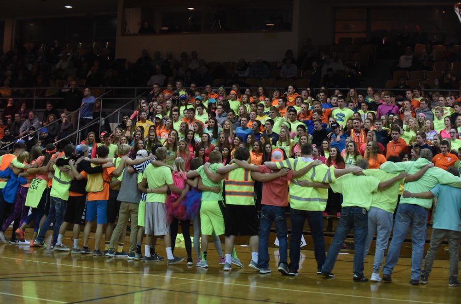 HC16_17's tweet photo. GAMEDAY!!! Best student section in West Michigan #BeatHolland https://t.co/rlnXtQLz1g