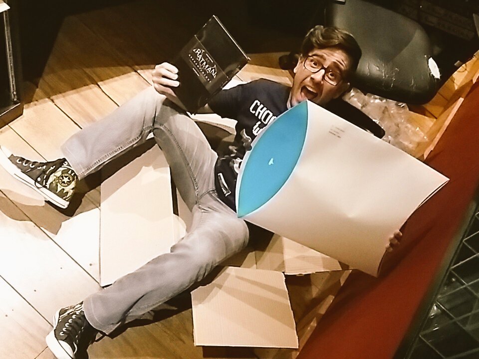 Ganhei um livro do Batman do @FalaLoquingem ouvinte do Mix Tudo. Veio numa caixa que cabe eu dentro rs! Obrigado Gleydson #ConselhoNoMixTudo