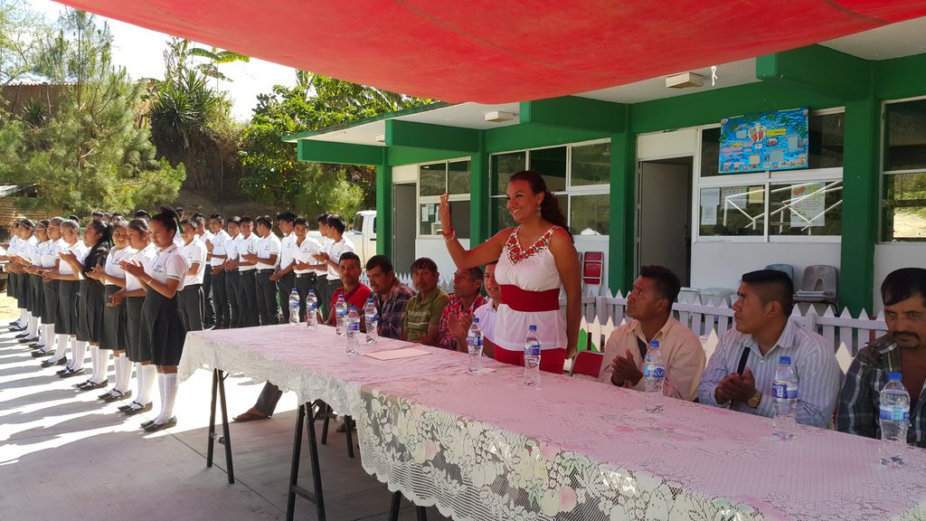 IEBO_GobOax's tweet image. Planteles del Mpio #Nopala dónde hoy inauguró Ciclo Escolar #2017A nuestra Dir Gral @Raquel_Alberto #Teotepec049 #Cuixtla162 y #Nopala006.
