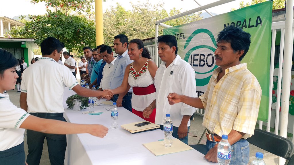 IEBO_GobOax's tweet image. Planteles del Mpio #Nopala dónde hoy inauguró Ciclo Escolar #2017A nuestra Dir Gral @Raquel_Alberto #Teotepec049 #Cuixtla162 y #Nopala006.