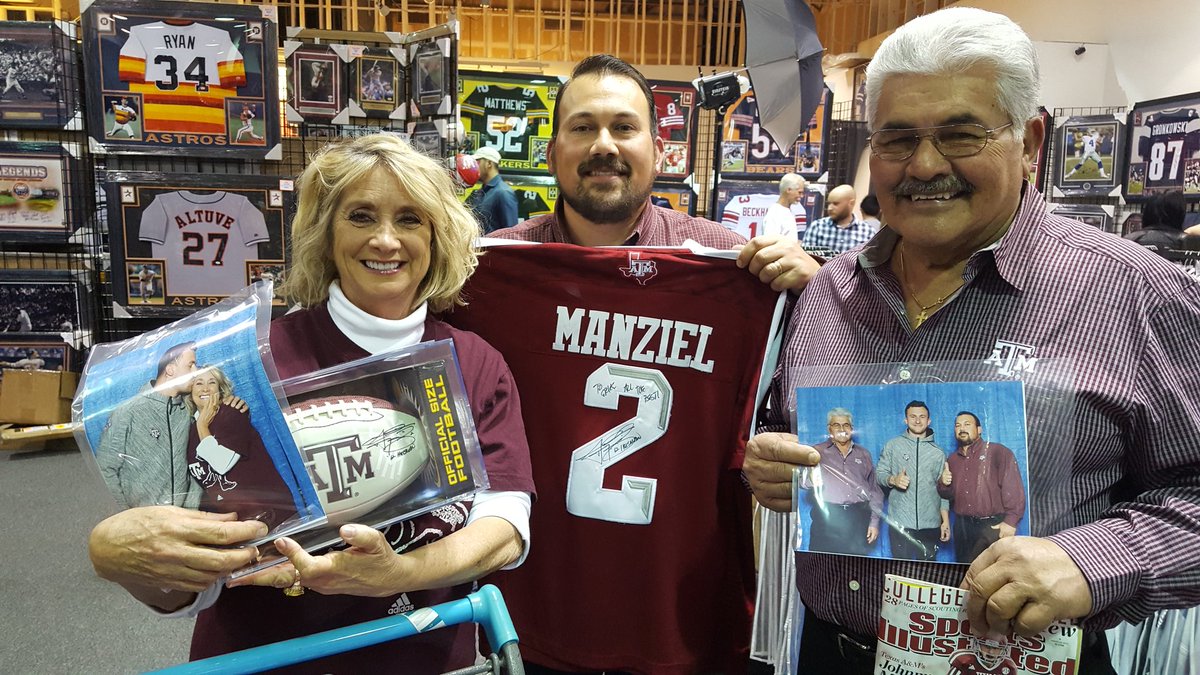 StadiumSigs's tweet photo. Thanks to all the fans for coming out last night to support or store and see Johnny Football. https://t.co/MjhCkpsRNr