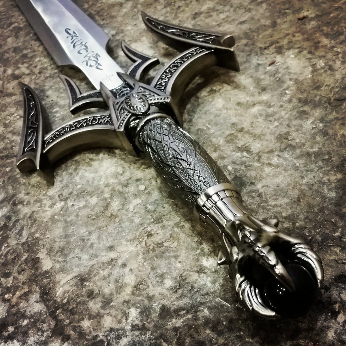 reliks_swords's tweet photo. #kitrae #swords #fantasyart #art #omg #steampunk #fantasysword #wizard #fairytale #cosplay #cosplayer #sword #fandom #enchanted #magical https://t.co/kFmtipGf9e