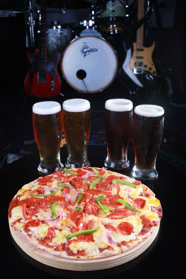 ZeppelinMF's tweet photo. Recuerda que viernes y sábados de 7pm a 10pm, en marcas participantes, tenemos promociones en #ModeloChope, Pizzas, copeo y mezcal. https://t.co/xDFjIKmaJQ