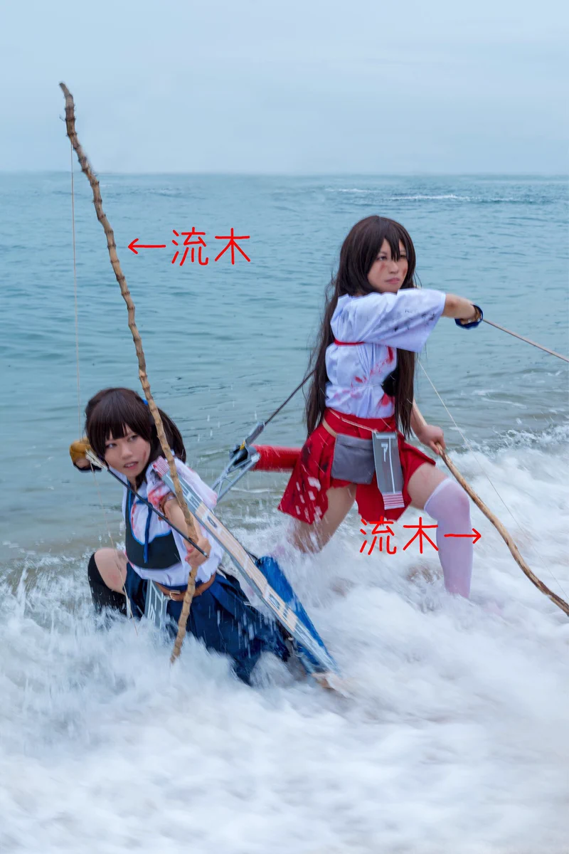 コスプレイヤーの対応力ｗｗｗ弓を忘れて流木でなんとかするｗｗｗ
