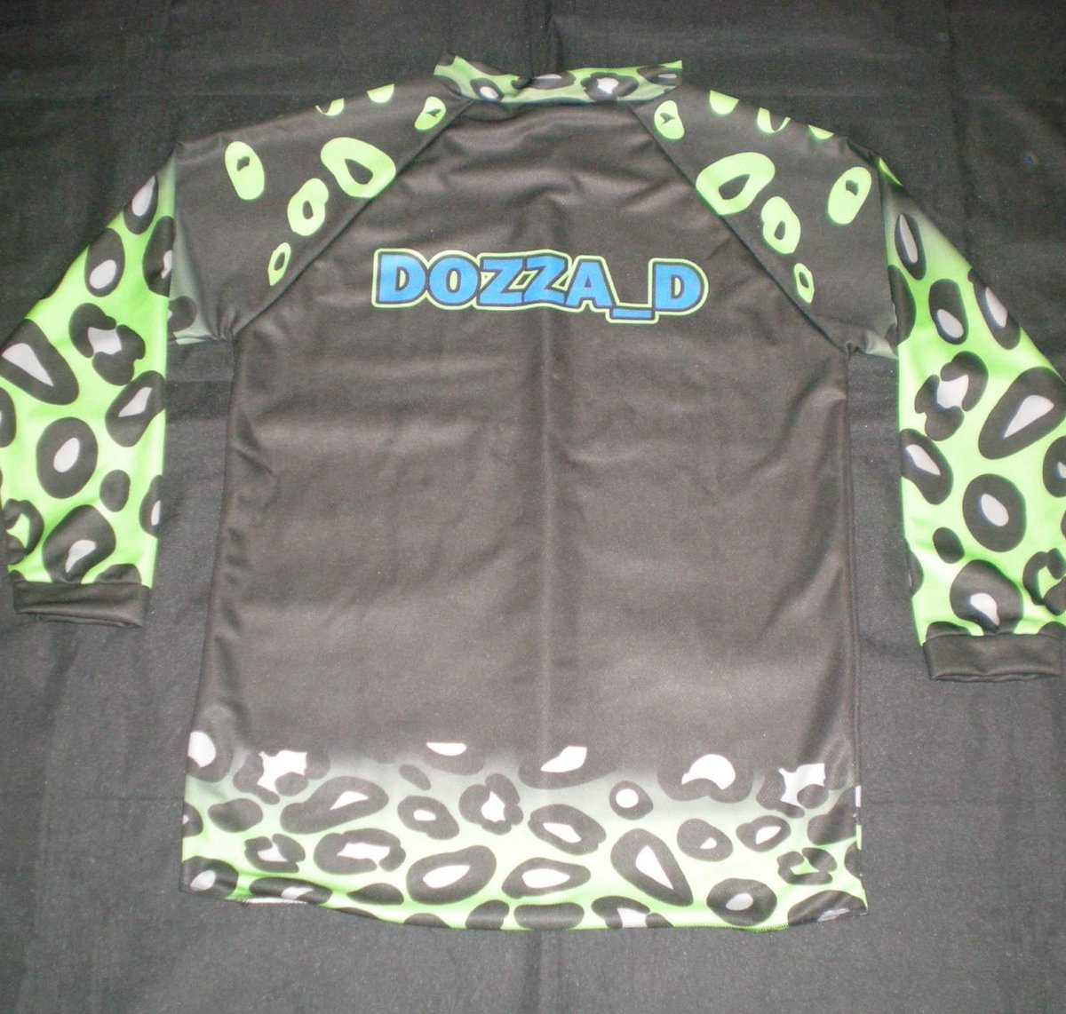 Dozza_D's tweet photo. New jerseys designed by me, printed by DJ Text Graphics they are very bold! #DKWS #DozzaD #beseen #greenleopardprint #4xracing #designer https://t.co/8tFy0C2feJ