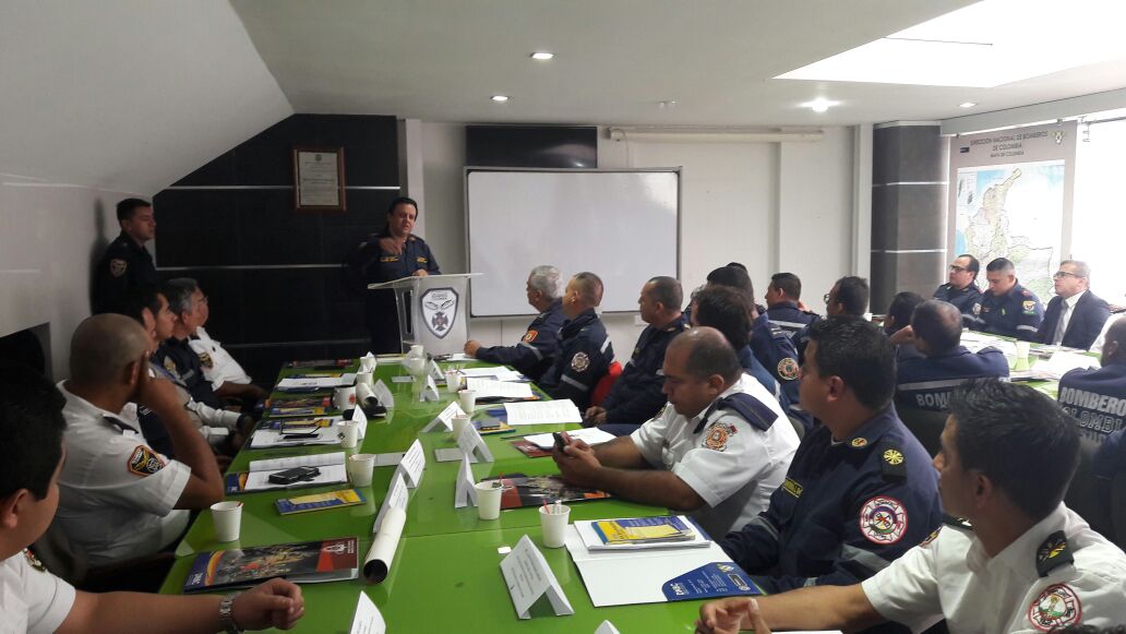 <a href="/DNBomberosCol/">Dirección Nacional de Bomberos Colombia</a> fortalece #BomberosColombia con Curso Técnico Nacional de Coordinación Aérea de #IncendiosForestales, #GestiónDNBC