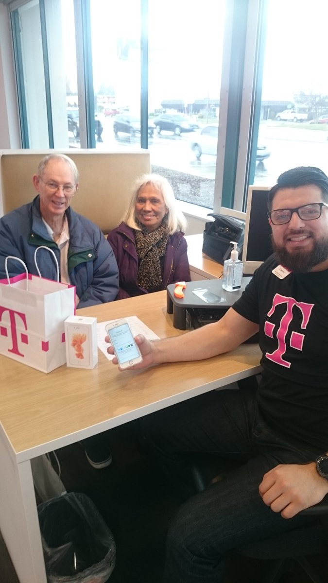 fpina25's tweet photo. Getting to know customers then finding a solution! #goodlistner #INSPIRATIONAL #RIIAG @paper_kut @TravisRubenhold @RobScottDM @aknowles123 https://t.co/9MbI0IKu95