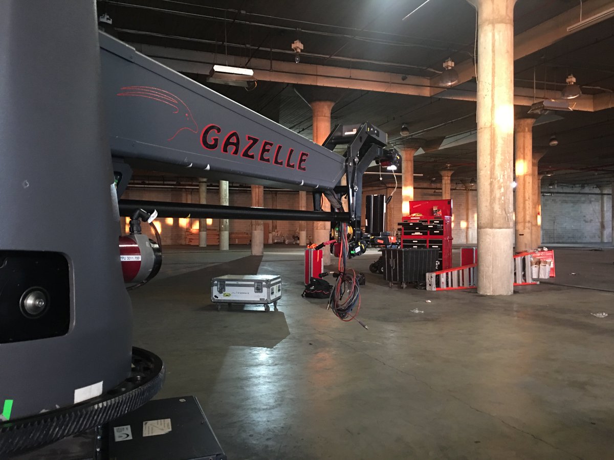 FernbachProd's tweet photo. 60 Ft. dolly move on location matched with an actress and five wardrobe changes. #NoSmallFeats #Paws&amp;Co https://t.co/XHtTmWiQrL
