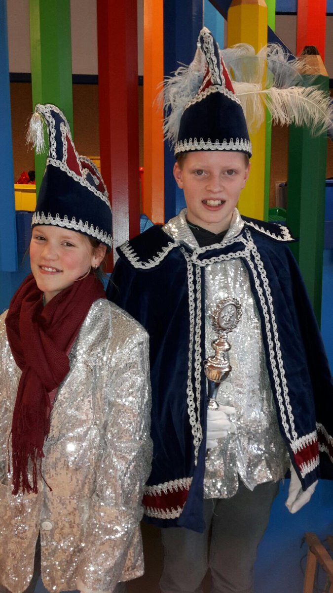 MariaBeuningen's tweet photo. Hier zijn onze hoogheden! Prins Job en adjudant Julia gaan ons voor tijdens carnaval! https://t.co/FeEW3o9eWA