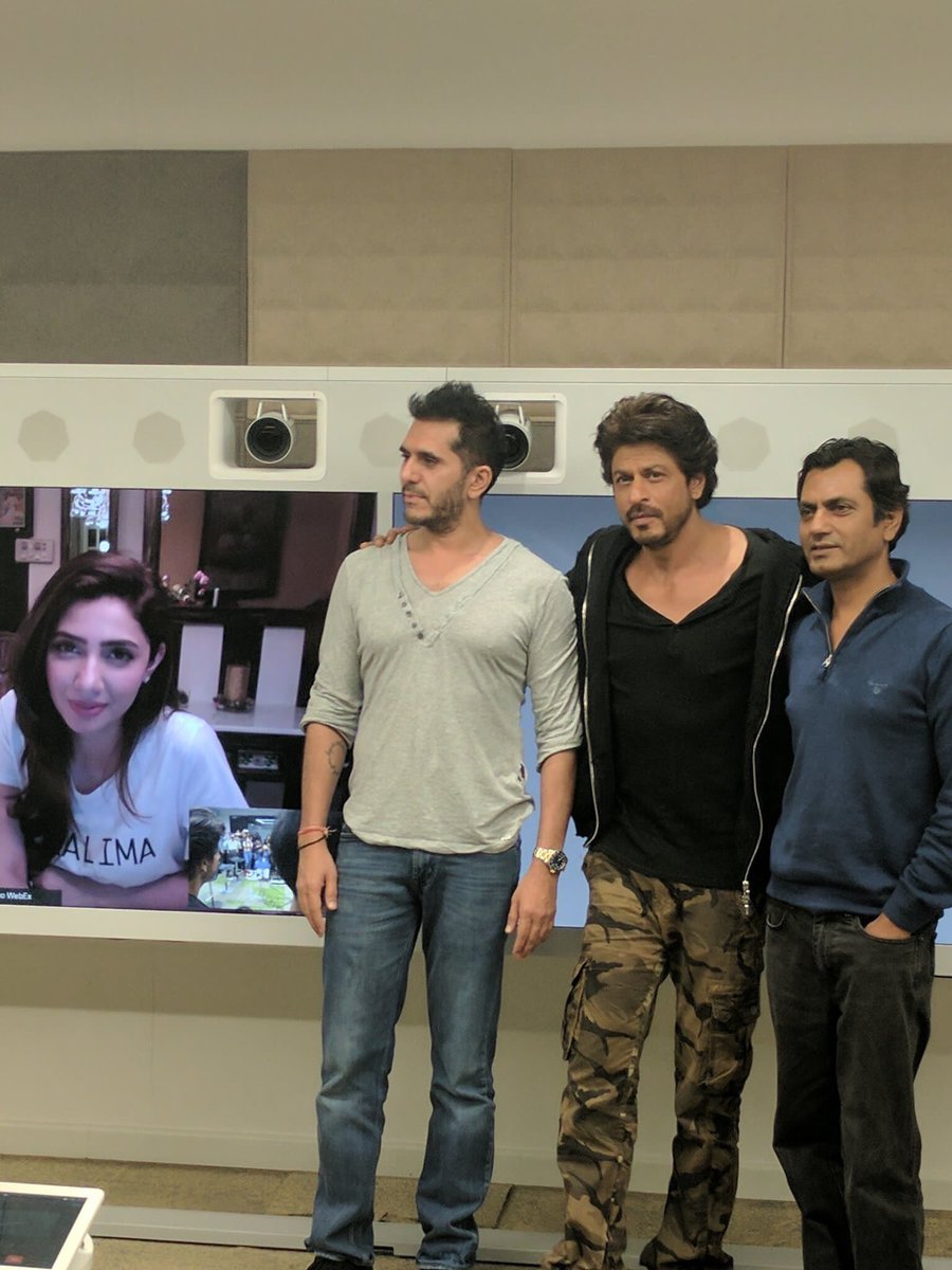 ManishKumarFilm's tweet photo. HQ pics: #ShahRukhKhan @iamsrk with @ritesh_sid @Nawazuddin_S and #mahirakhan (video chat) during #RaeesSuccess PressConf
#ManishKumarFilms https://t.co/LN01u8WE70