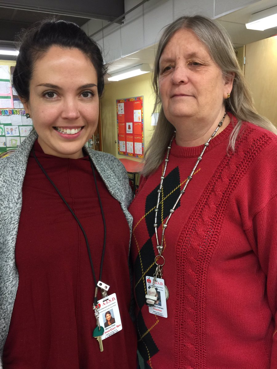 AmyLloydATX's tweet photo. #Teachers at @CunninghamCobra support ❤️ healthy habits! #GoRedWearRed  #AISDGoesRed2017 #AISDProud @SaldanaAISD6 https://t.co/baJEkkw2aQ