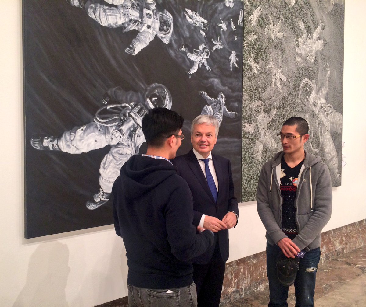 dreynders's tweet photo. Visite de la 13ème édition de "Art Truc Troc & Design 2017" @BOZARbrussels #arttructroc #Bruxelles https://t.co/SCVw3nrZZE