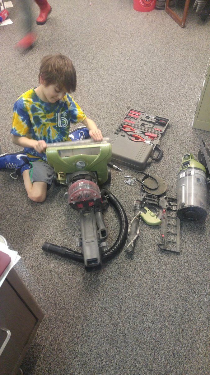 erniem04's tweet photo. Global School Play Day a bit late: hide n' seek, art, dancing and vacuum repair going on! #gspd2017 #screenfree #edlearns https://t.co/smGoOu8J7y