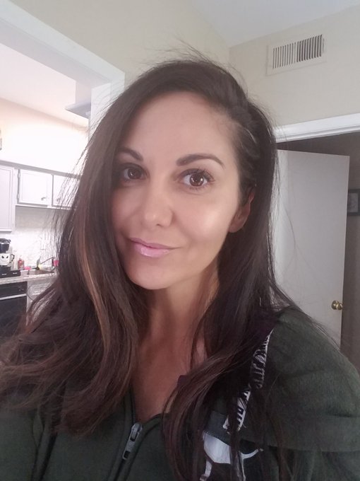 I'm having issues linking my Ig to twitter so here you go XOXO https://t.co/hBteoUHhUW<a href="/tag/nationalsunglassesday"class="tags"><span>#nationalsunglassesday</span></a>