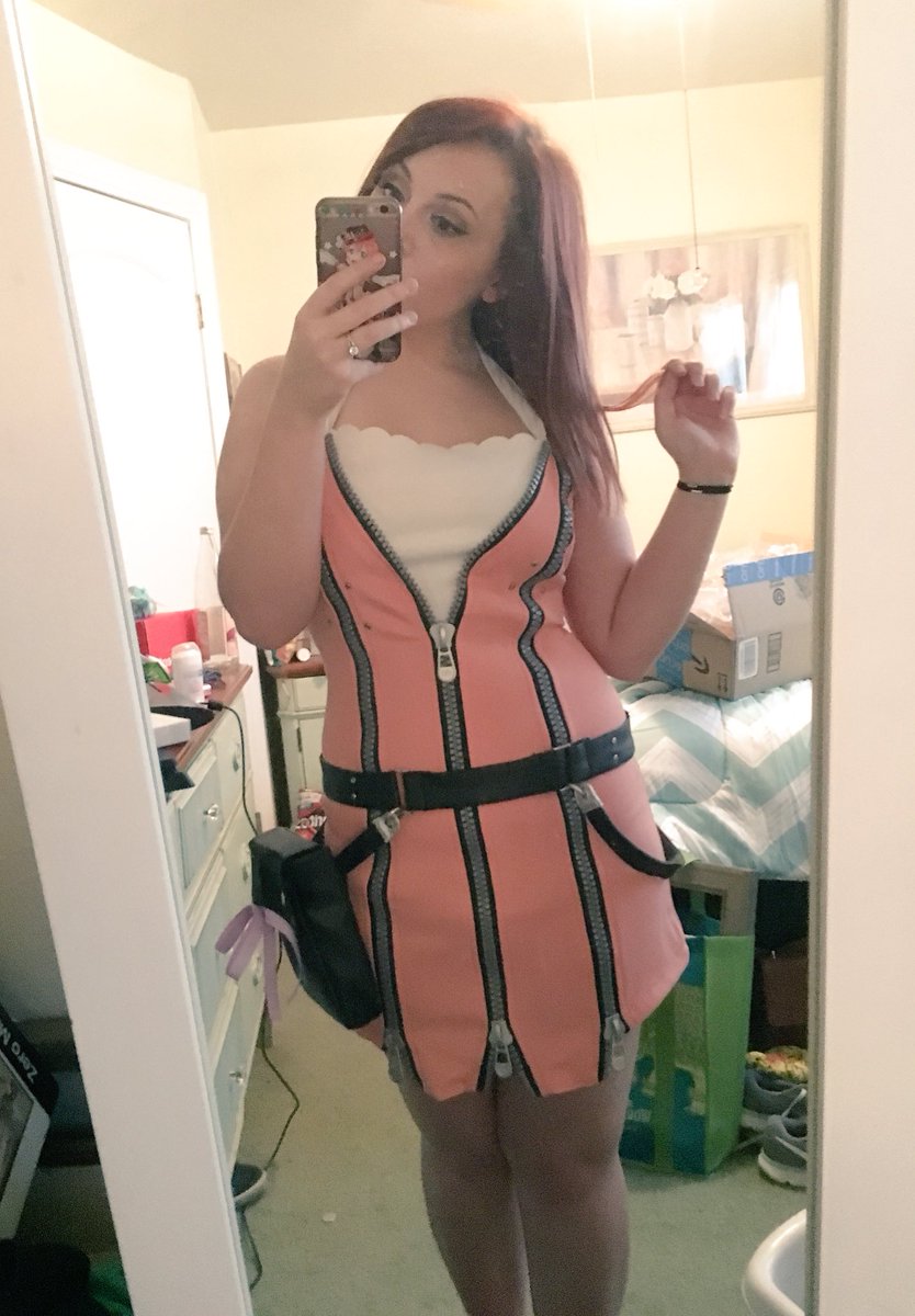 LizzRobinett's tweet photo. Kairi cosplay is GO! This cosplay is really well made for like $60 on Amazon?? The only problem is I'm a liTTLE TOO BUSTY FOR IT https://t.co/XAc4Hwc7ar