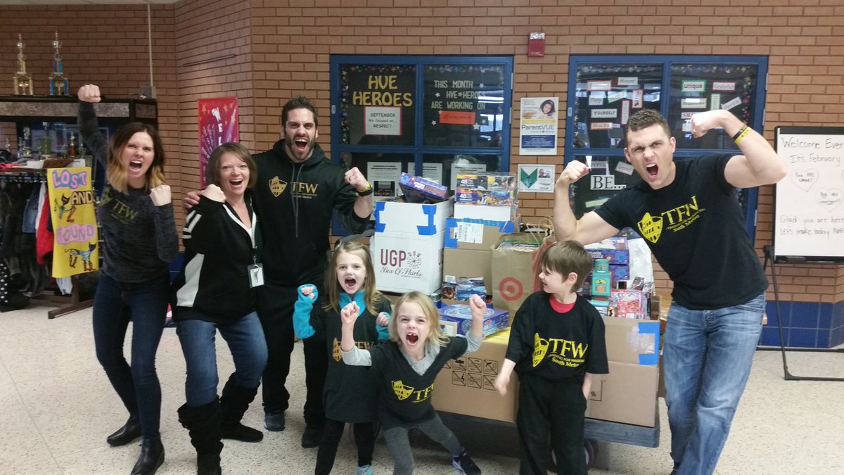 HiddenValleyEl's tweet photo. Training for Warriors South Metro just raised 303 puzzles and donated to kids @ HVE! AMAZING community partnership! https://t.co/UHrW8CFODj