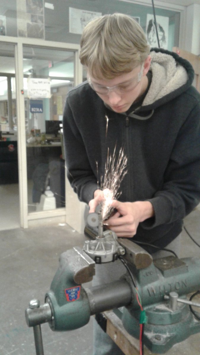 LSrobotics's tweet image. End of Week 4 gettin lit. Literally. #omgrobots #firststeamworks #warriorrobotics
