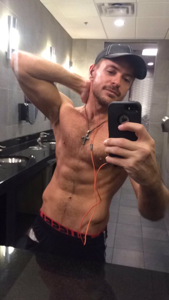 DaddyJackAndy's tweet photo. Very excited to meet @aeighvasecrett #amazingqueen this Saturday! One of my first #fans and #friends on FB! #ComingThru #ForReal #NoFilters https://t.co/YNIW6plmVN