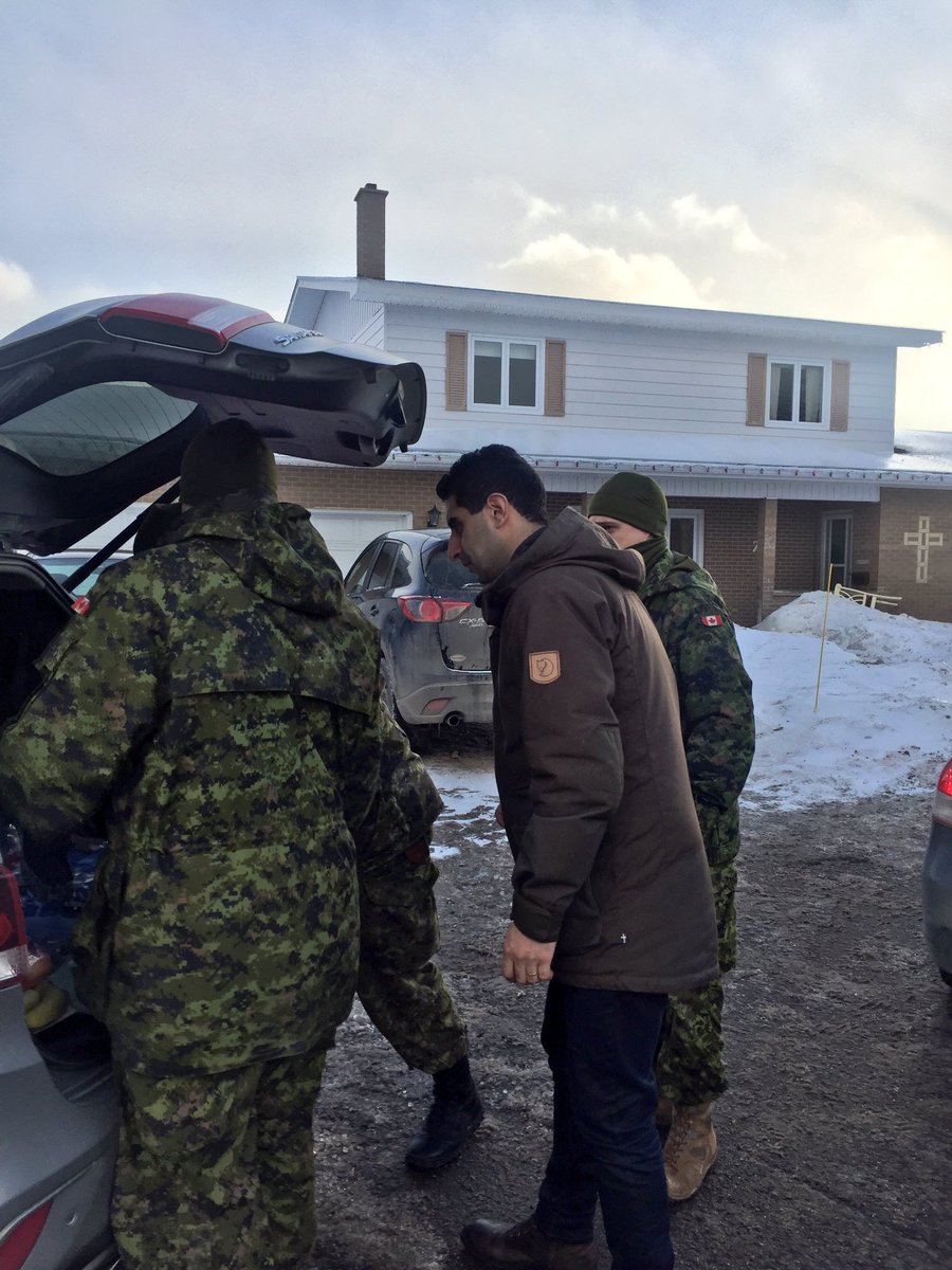 ThomasRaffy's tweet photo. Un grand merci à @ForcesCanada pour leur travail sans relâche dans nos communautés touchées par #verglasPA2017, comme ici à Lamèque https://t.co/R7S0xRXYea