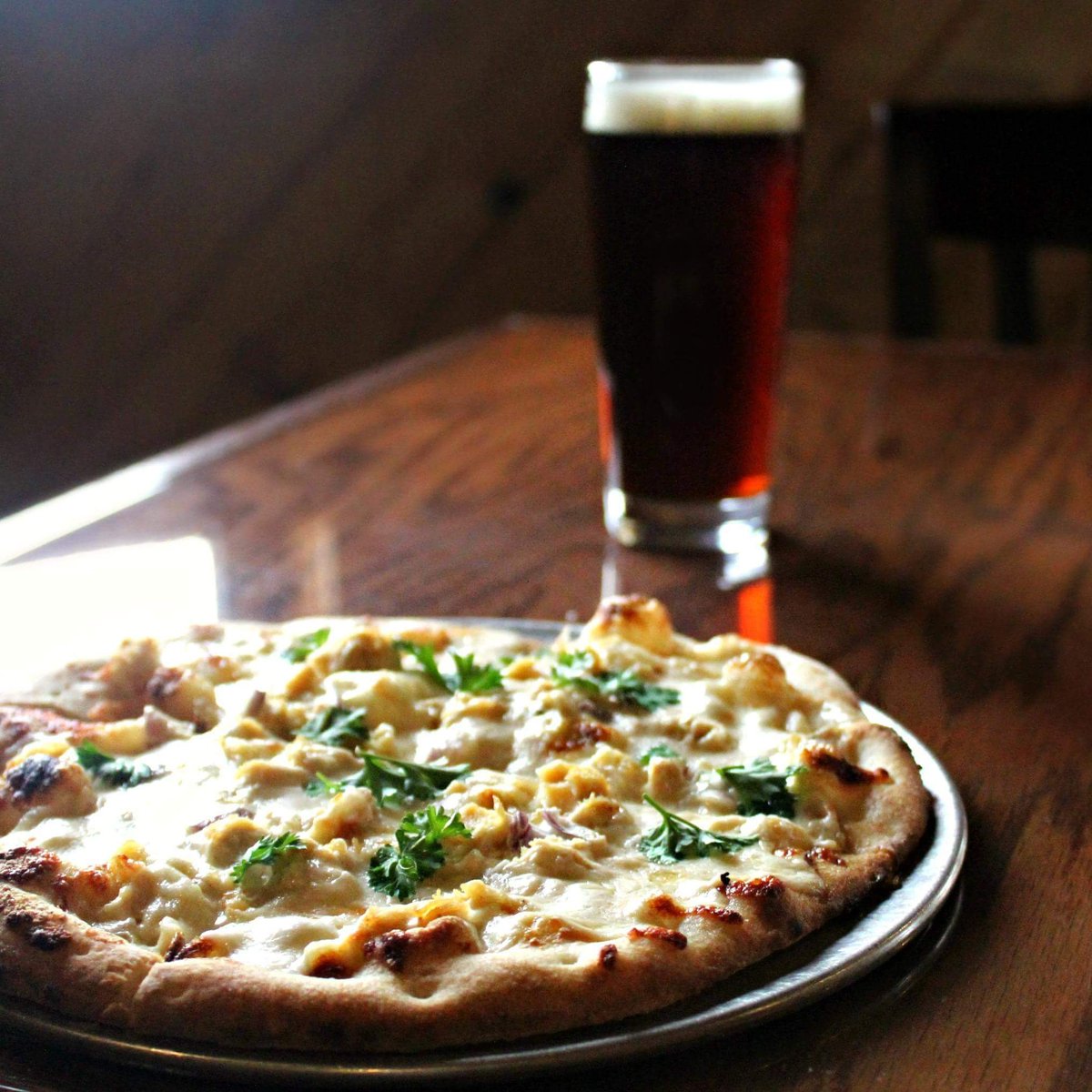 RailheadBrew's tweet photo. Featured Pizza: Chicken Alfredo Pizza with Fontina Cheese.  On tap: Am. Wheat, Brown Ale, Spiced Red, Alt, Oatmeal Stout and BlackBird Cider https://t.co/Q4My0veFTi