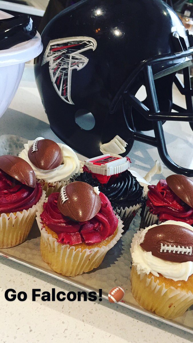 victoriaaolson's tweet photo. #RiseUp Falcons! 🏈 https://t.co/8kVJIrKCVh