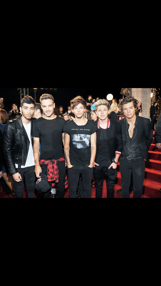 infinityodxx's tweet photo. SIGAN VOTANDO!!! #OneDBestFans #BestFans2017 #DirectsOnFire #DIRECTIONERATTACK https://t.co/FKkY7bPtmb