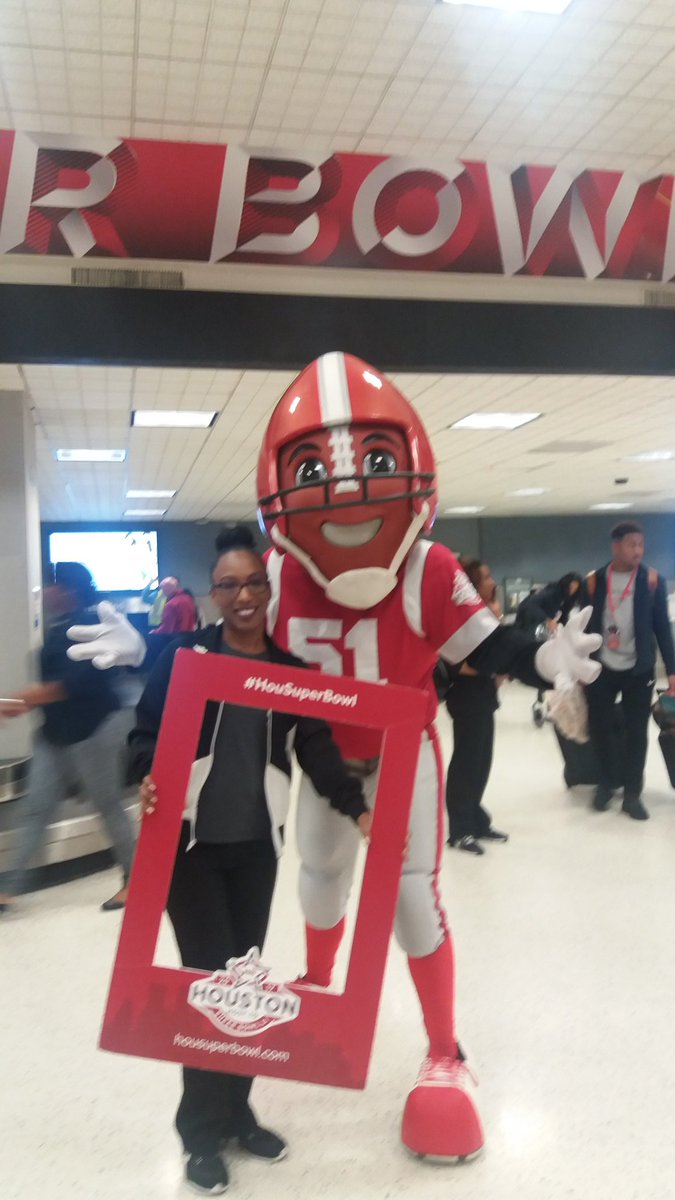 Ike9_Cheer's tweet photo. Everyone enjoyed our performance with TD, even @NBCSports joined in on the fun! https://t.co/sUYRJqloWt