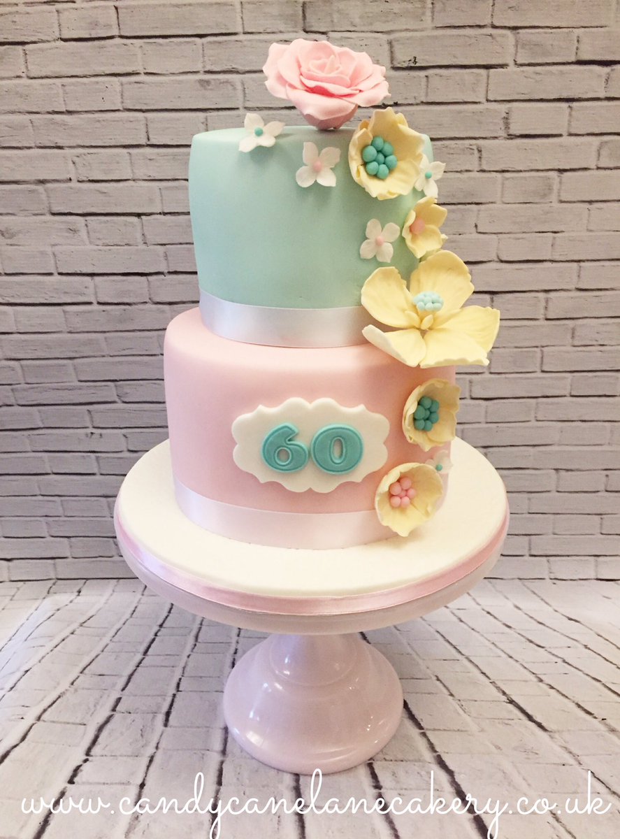 Petalblisscakes's tweet photo. Some more of this week's cakes and cupcakes...#cclcakery #barnsleycakes #barnsley https://t.co/12vpOx7EPk