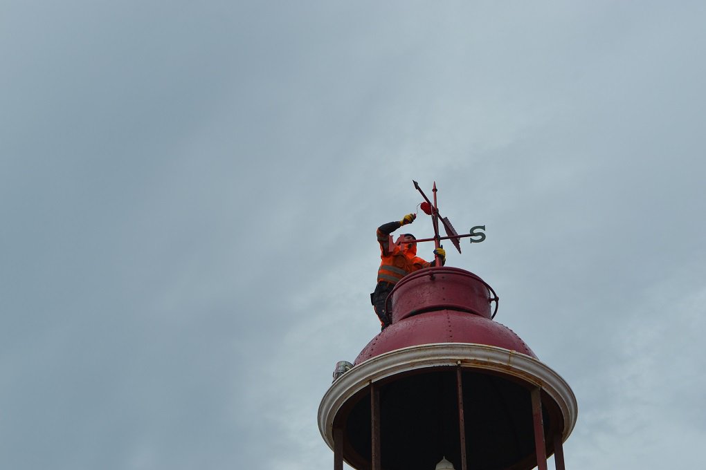 FaroArmada_Par's tweet photo. Personal del Centro Zonal Sñ. Marítima Punta Arena,  efectuó trabajos de Mantenimiento  a Faro Isla Magdalena. https://t.co/wxXVaVN83d