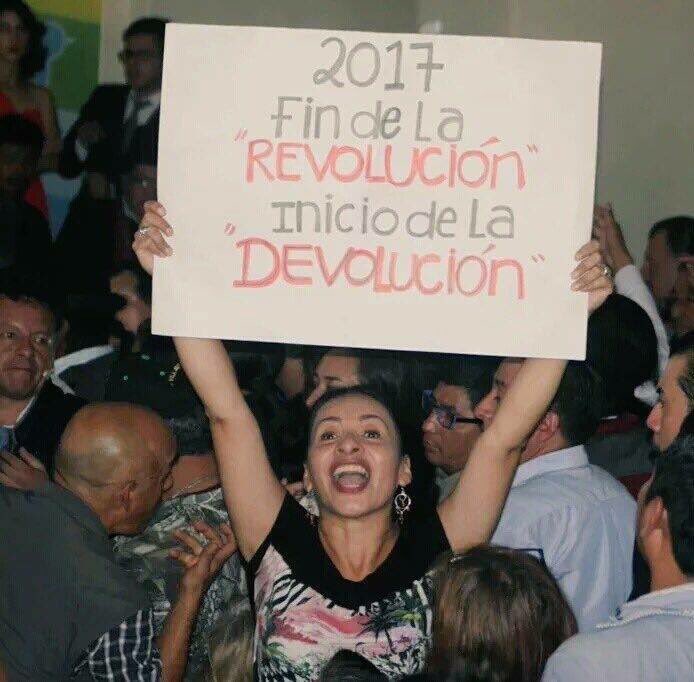 DianaAtamaint's tweet photo. Desmilitaricen Morona Santiago y militaricen fronteras para impedir fuga de corruptos #CapayaLeaks https://t.co/DnLsLUK60q
