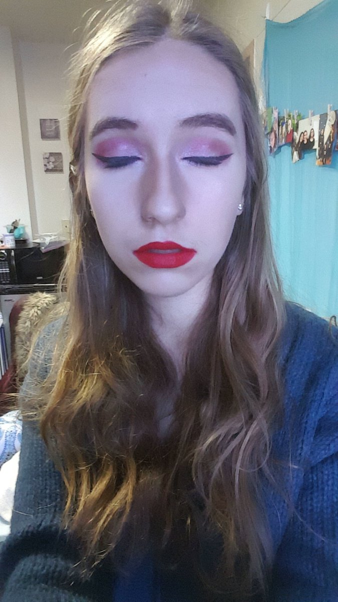 RacheLynne371's tweet photo. "No more posting makeup on my personal" I told myself before I saw how good this came out. (BTW if you like this follow @cakefacedrachel!) https://t.co/HM7oNLTUpA