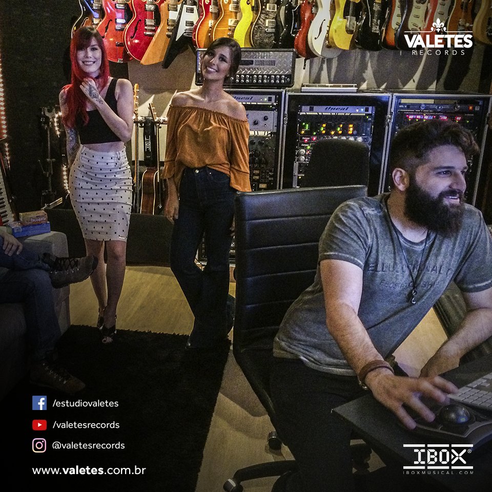 ValetesRecords's tweet photo. O estúdio essa semana ficou bem mais bonito com a visita da Adriane Santana da Move Over e Luciana Pires.

#issoéValetesRecords    www.val https://t.co/TqLUXIeu87