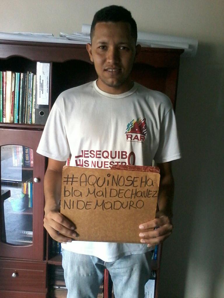 Rar_Amazonas's tweet photo. #RarAmazonas
#VoluntariadoRobertSerra somos juventud rebelde, #AquiNoSeHablaMalDeChavezNiDeMaduro https://t.co/WaS0uVmjkJ