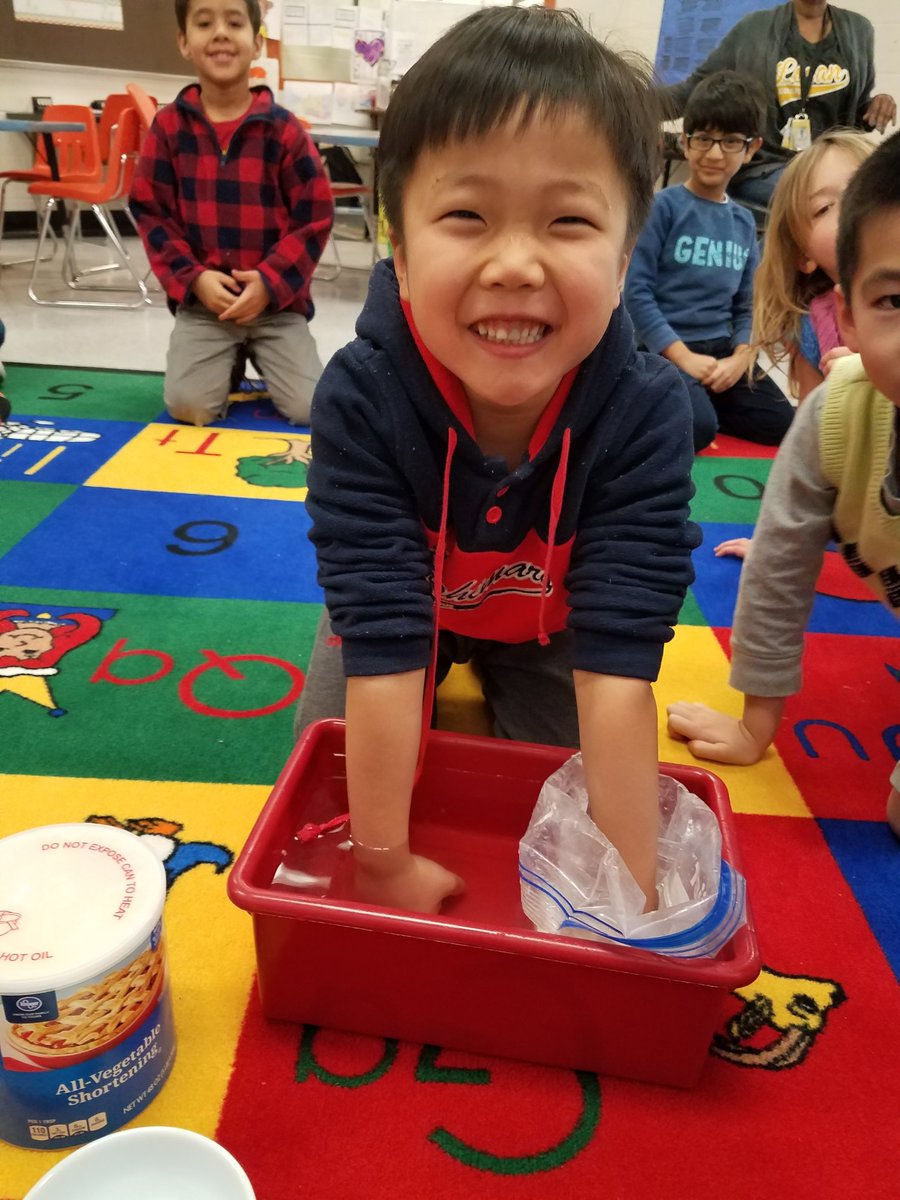 mrsmeiers_class's tweet photo. Today we were scientists making observations about how blubber keeps arctic animals warm @A2_Logan https://t.co/1KgkkCjL5W