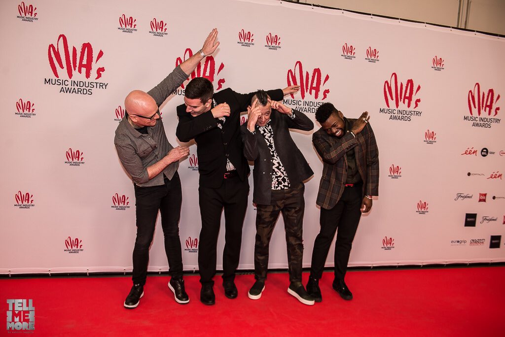 michaelschack's tweet photo. Kind of a #dab thingy #netskylive @mias_awards @netskymusic @bablkeys @Paijerichardson #mias2016 https://t.co/T7B7KcsknM