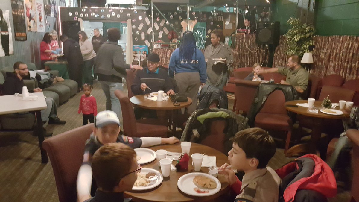 elder_denny's tweet photo. F I Community Housing distributed over 20k meals last year to the families of Akron. #BMeAkron #BMeCommunity #BetterTogether #FI2017 https://t.co/d2d1FB1BRk