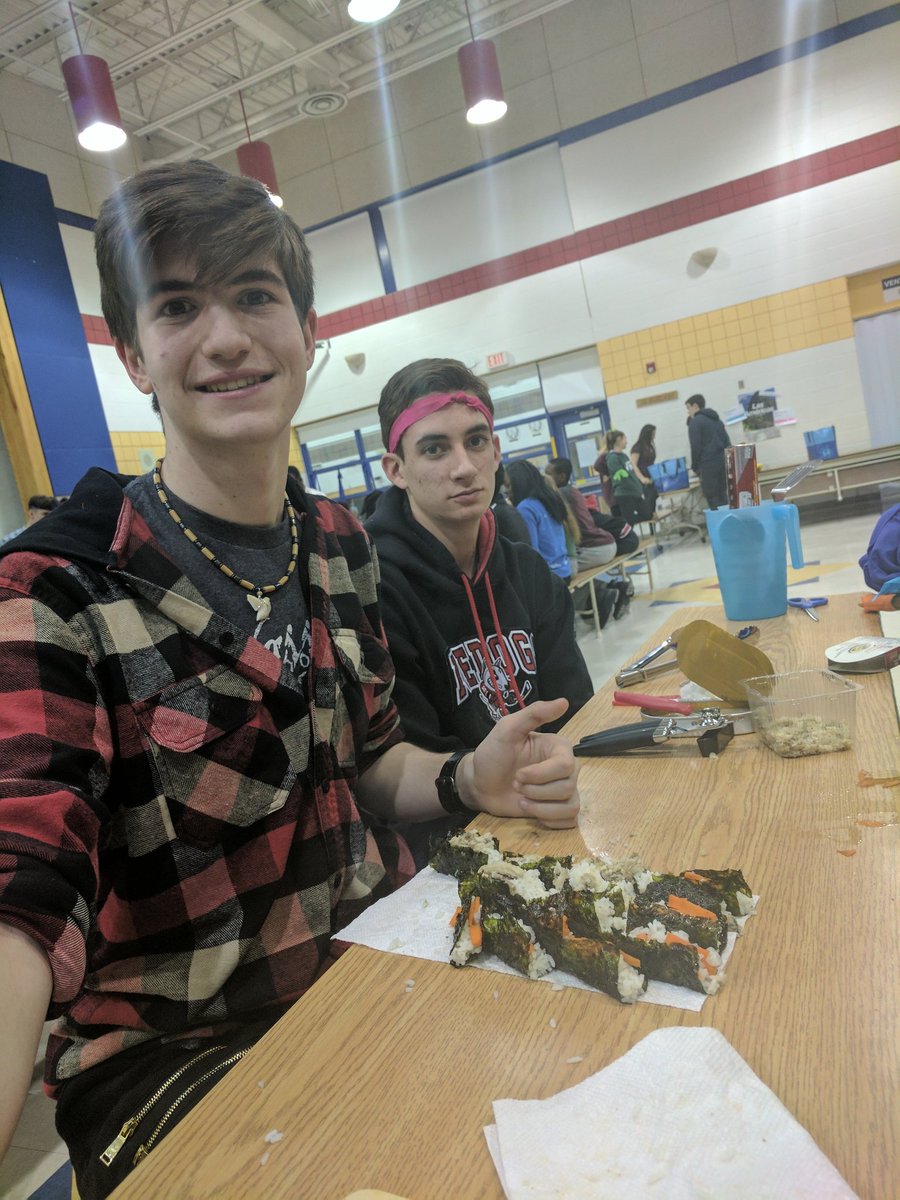 <a href="/aesdccs/">AESDCCS</a> <a href="/csdccs/">CSC MonAvenir</a> #survivants2017 des vrais survivants font des sushis !