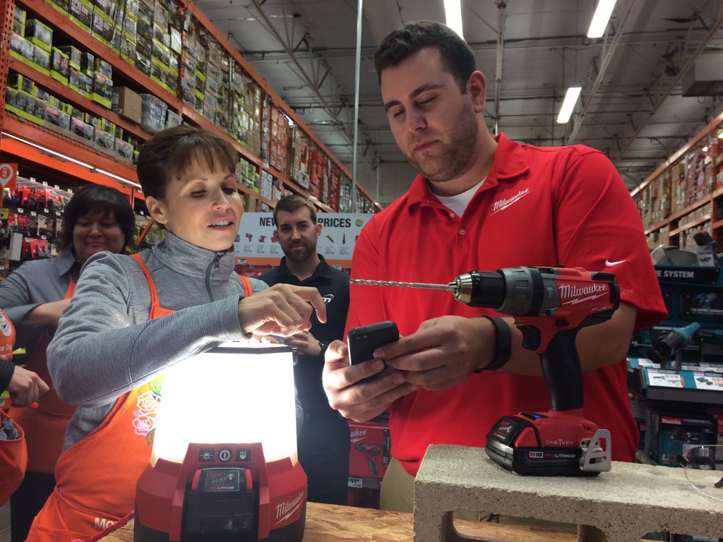 6647asm's tweet photo. RVP Diana Kelly getting a PK from Milwaukee rep Taylor! Love our rep!@AnaheimHOMEDEPO @PacSouth @NotoKara https://t.co/aexaPHDy8t